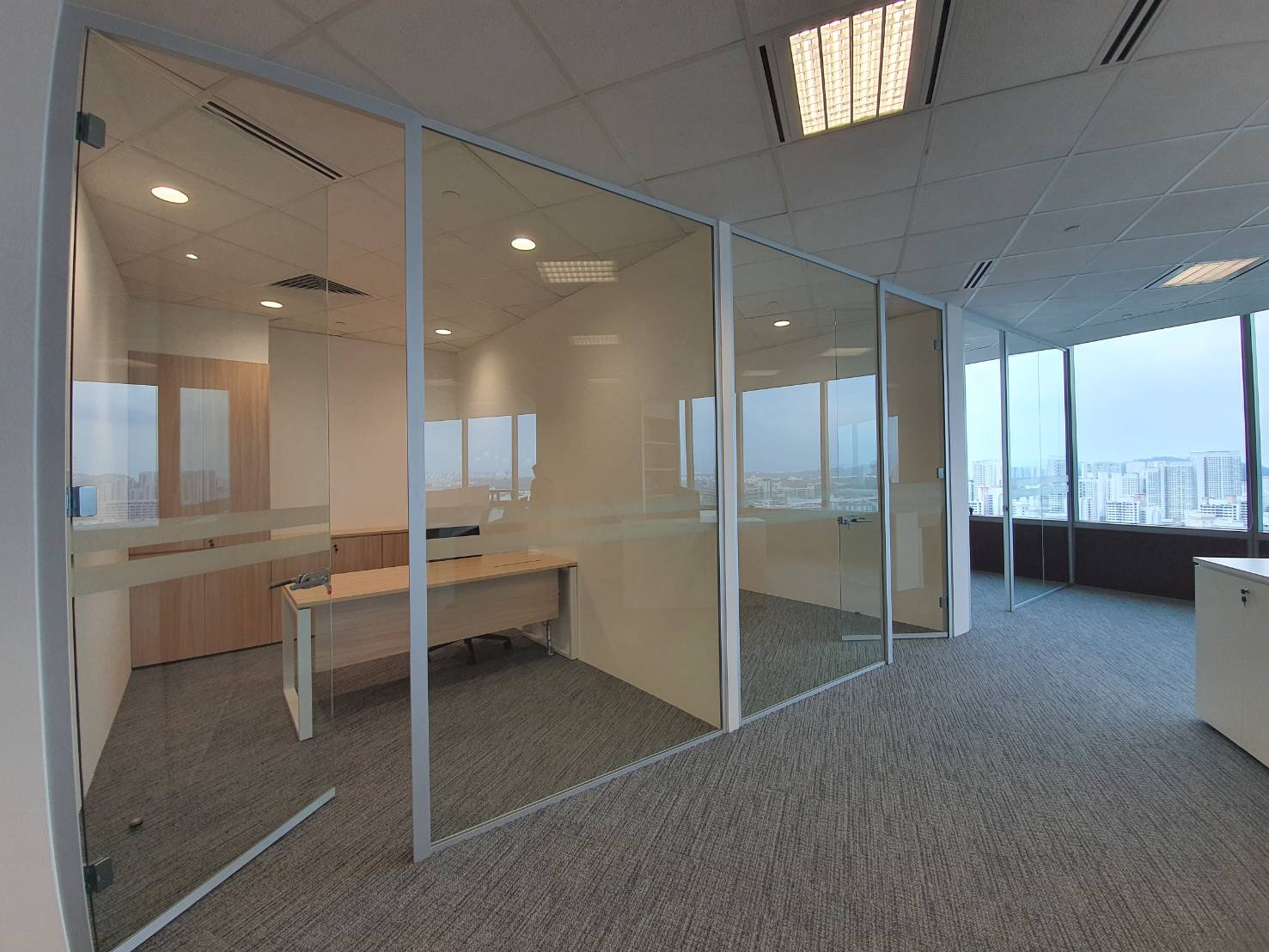 glass hinge