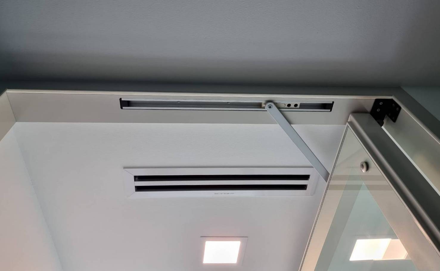 concealed door closer