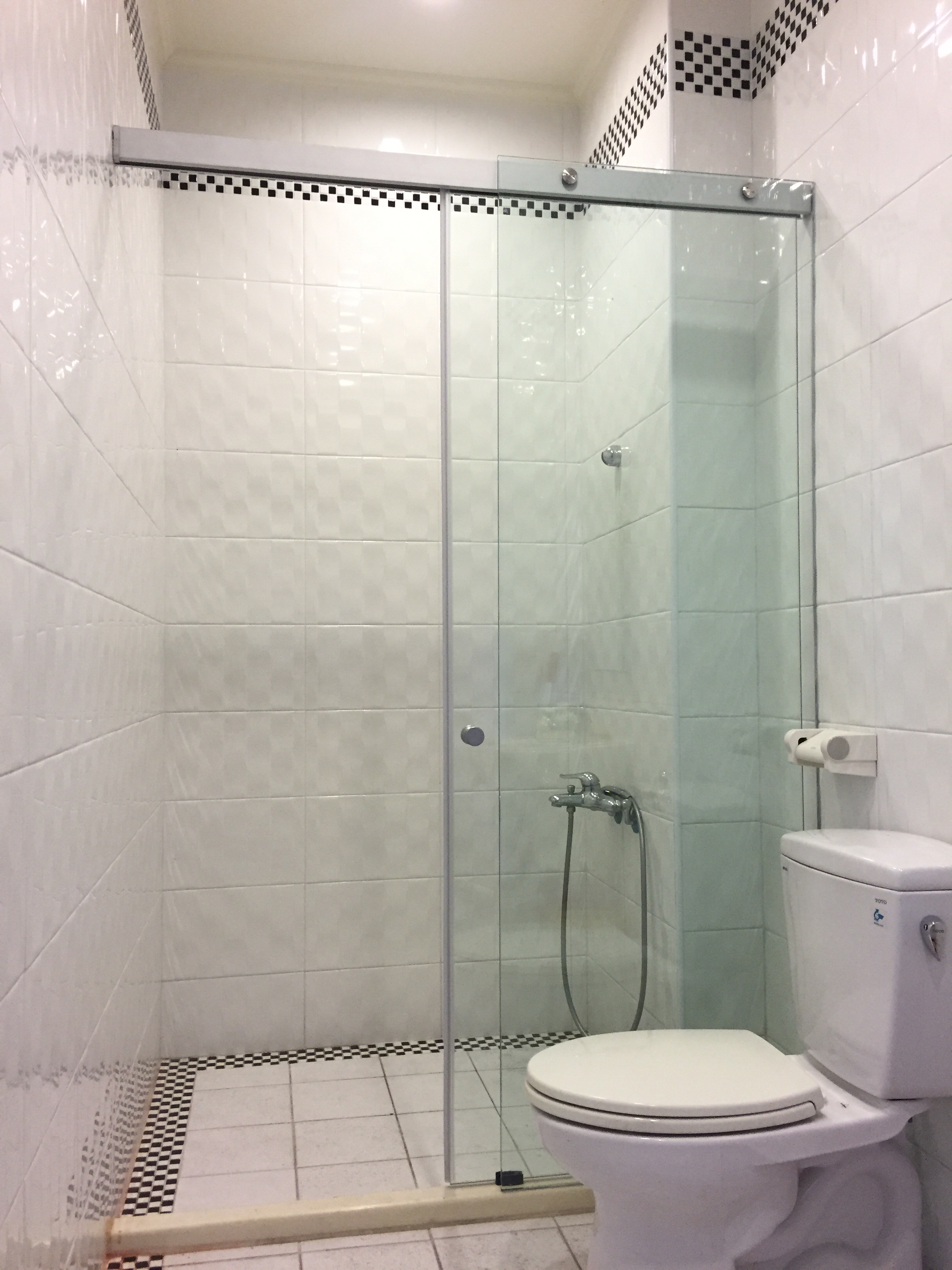 shower sliding door,glass sliding door