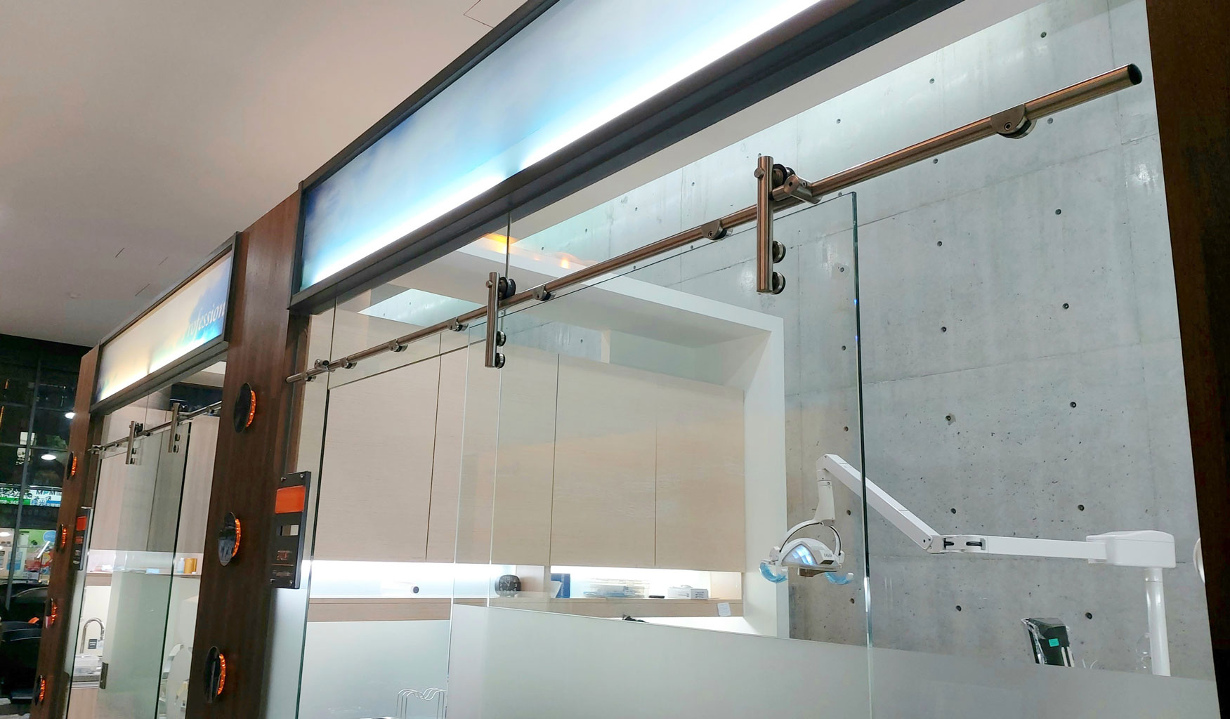 glass sliding door,pivot door