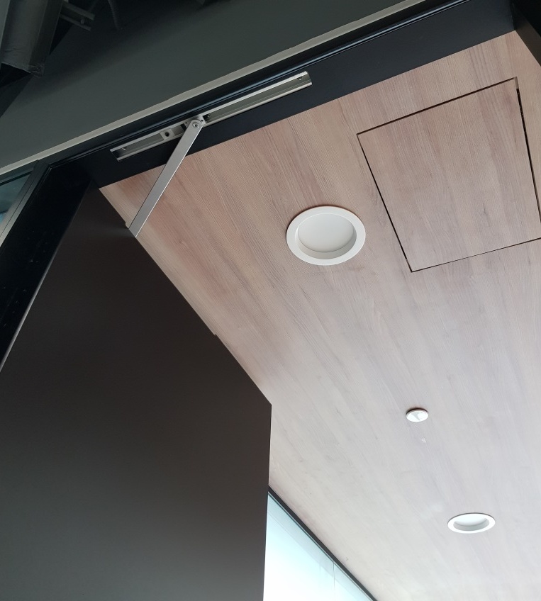 concealed door closer